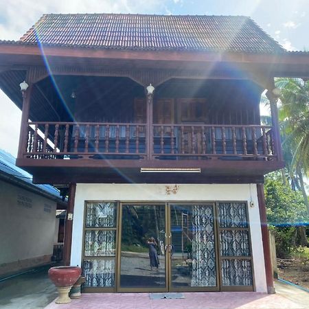 Reindeer House Wat Chedi 4 People Hotel Sichon Buitenkant foto