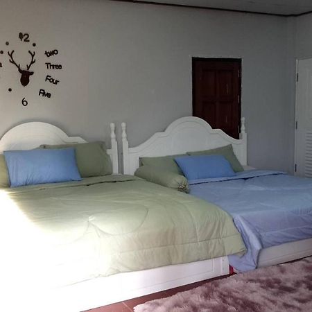 Reindeer House Wat Chedi 4 People Hotel Sichon Buitenkant foto