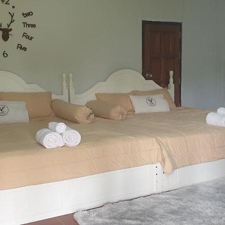 Reindeer House Wat Chedi 4 People Hotel Sichon Buitenkant foto