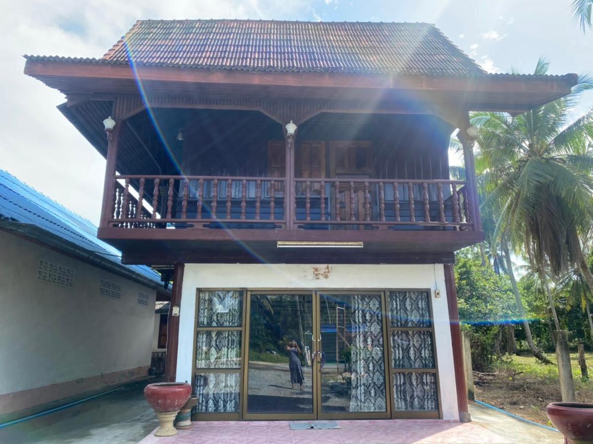 Reindeer House Wat Chedi 4 People Hotel Sichon Buitenkant foto