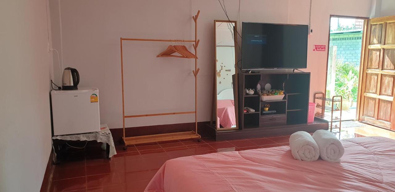 Reindeer House Wat Chedi 4 People Hotel Sichon Buitenkant foto
